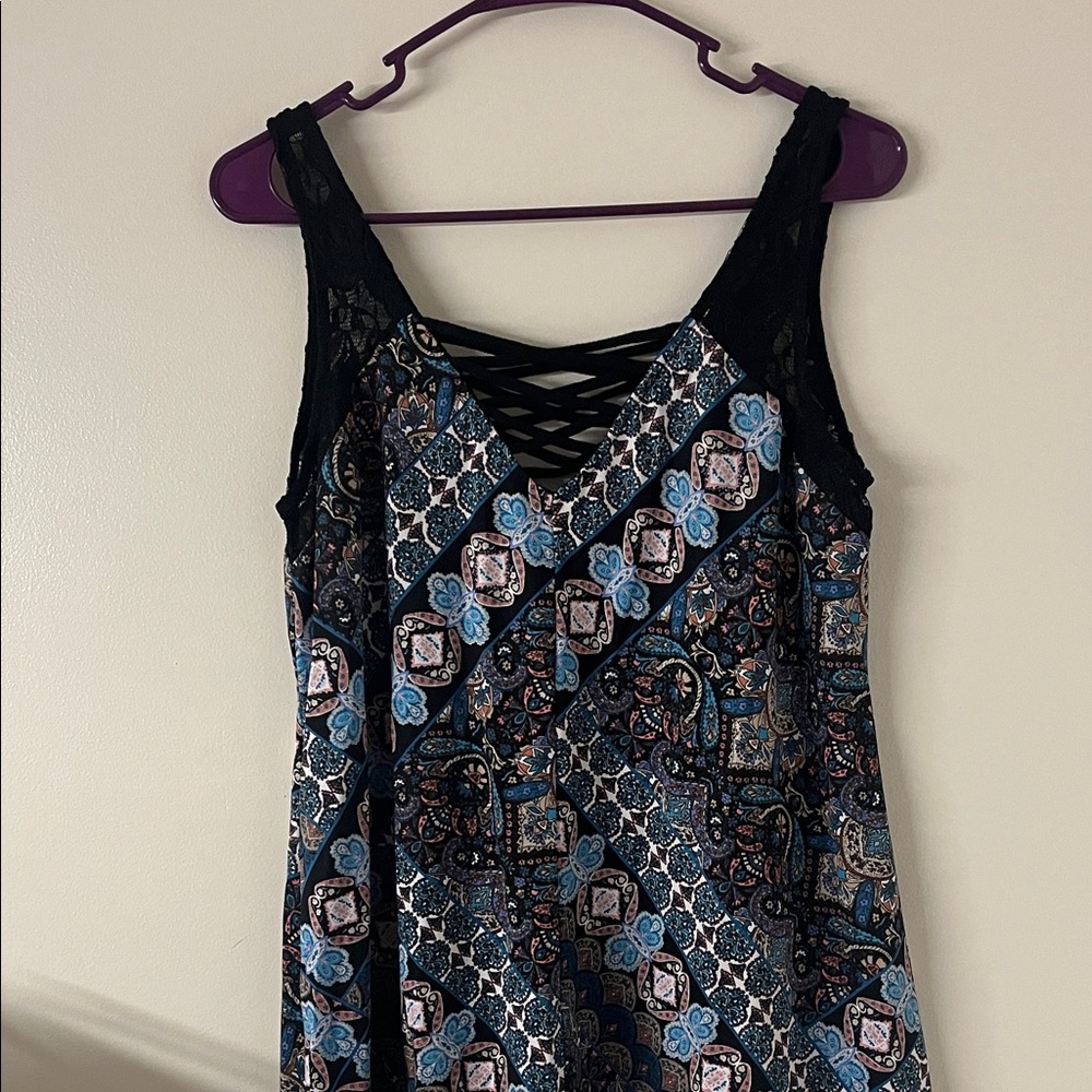 Boho style patterned lace trimmed sleeveless top. Size medium